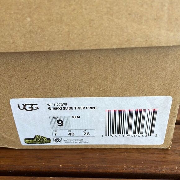 UGG Maxi Puff Slide Tiger Print Sandal Women Size 9 - Picture 14 of 15